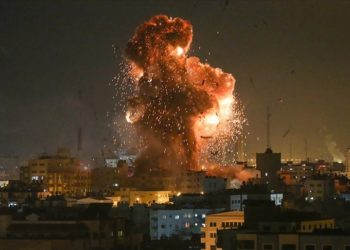 İsrail ordusu, roket atılması üzerine Gazze'ye hava saldırısı düzenledi