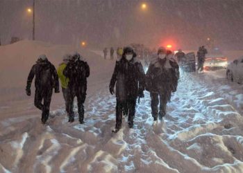 İstanbul-Ankara arasındaki TEM Otoyolu ve Devlet Karayolu araç trafiğine kapatıldı