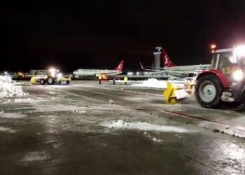 İstanbul Havalimanı'nda uçakların kalkışları da başladı