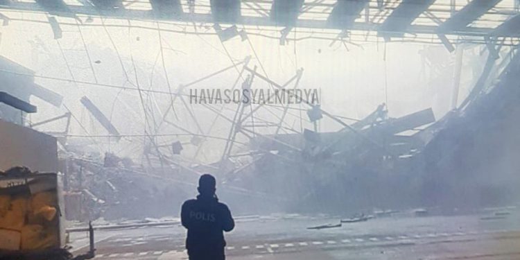 İstanbul Havalimanı’nda kargo terminalinin çatısı çöktü