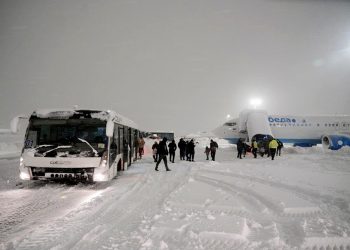 İstanbul Havalimanı’nda turistler protestoya başladı: We need hotel