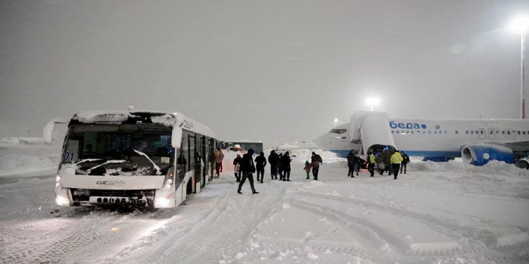 İstanbul Havalimanı’nda turistler protestoya başladı: We need hotel