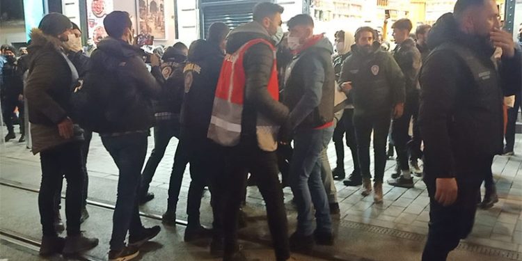 İstanbul'da gözaltına alınan 83 öğrenci emniyette tutuluyor