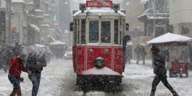 İstanbul'da kuvvetli yağış uyarısı: İzlanda kışı geliyor