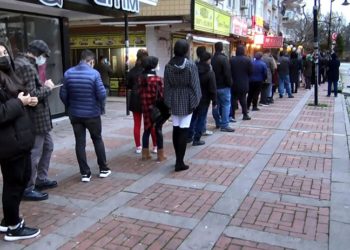 İstanbul'da nöbetçi eczane kuyruğu