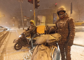 İstanbul’da kar yağışı nedeniyle kurye ve motosiklet yasağı