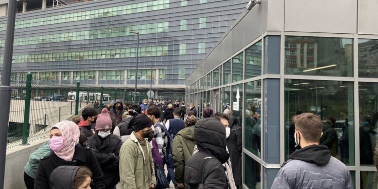 İstanbul’da vaka sayısı patladı, hastanelerde test kuyrukları oluştu
