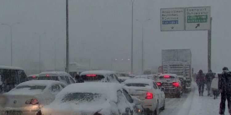 İstanbul’da özel araçların trafiğe çıkışı yasaklandı