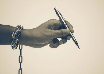 İstibdadın karanlığında eleştiri hakkı