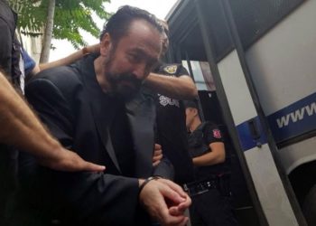 İstinat duvarının çökmesini 'Adnan Oktar operasyonu'na bağlayan 2 kişi hakkında hapis istemi