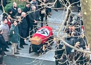 İtalya'da faşist şov: Nazi bayrağıyla cenaze töreni yaptılar