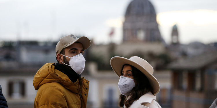 İtalya’da günlük vaka sayısı 228 bini aşarak rekor kırdı