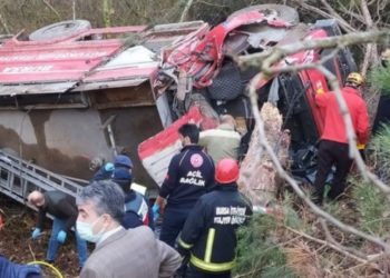 İtfaiye aracı şarampole devrildi: 4 personel yaşamını yitirdi