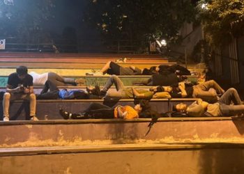 ‘Barınamıyoruz’ eylemine katılan öğrencilerin öğrenim kredisi kesildi