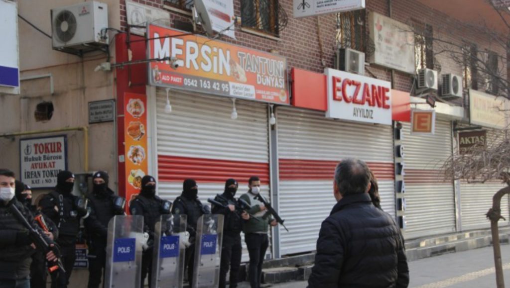 İHD Diyarbakır Şubesi’ne polis baskını