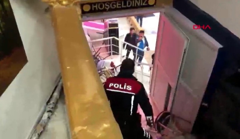 İstanbul'da düğün sahipleri polisle çatıştı: Beş polis ve bir bekçi yaralandı