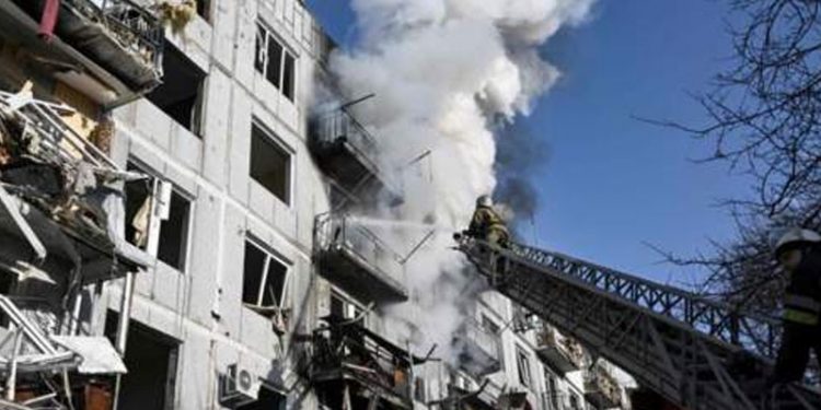 1.5 milyon kişinin yaşadığı Harkov'a Rus tankları girdi. Şehirde yaşayan bir kişi, arkadaşlarıyla bölgesel orduya katılacaklarını söyledi