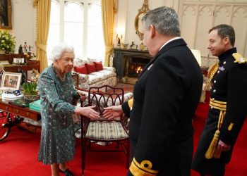 İngiltere Kraliçesi 95 yaşındaki 2. Elizabeth Covid-19’a yakalandı