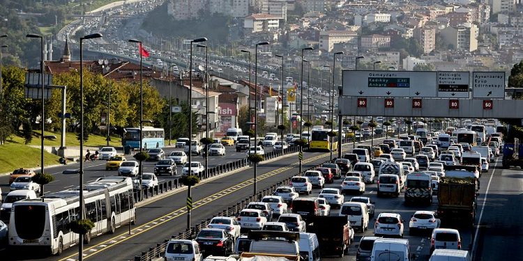 Türkiye’de 3 kişiden birinin otomobil alma imkanı yok; alım gücü 2006’dan beri yüzde 26 azaldı