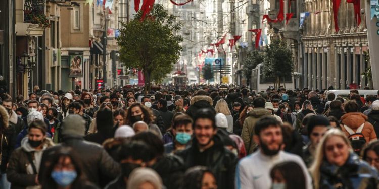 TÜİK araştırması: Türkiye’de kadınlar daha mutlu; en yüksek mutluluk oranı okul bitirmeyenlerde