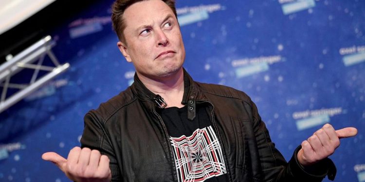 Tesla’nın hayvan ya da gaz çıkarma sesleriyle yayaları uyaran ‘Boombox’ opsiyonu yasaklandı