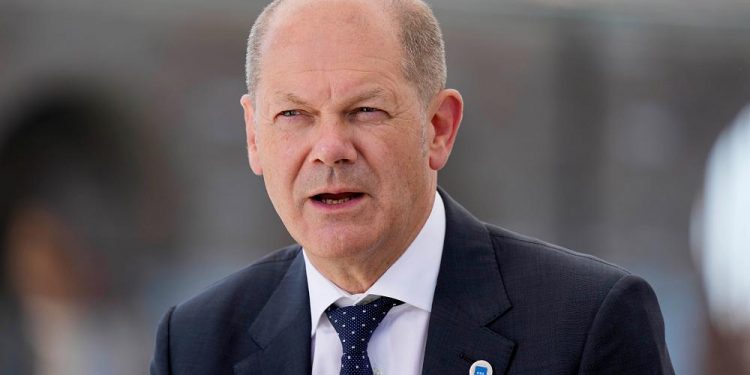 Almanya Başbakanı Scholz, Kuzey Akım 2 projesinin onay sürecini durdurma kararı aldı