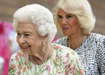 Kraliçe Elizabeth, Prens Charles kral olduğunda eşinin de ‘Kraliçe Camilla’ olmasını istiyor