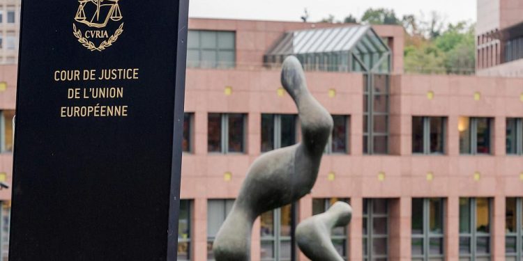 Avrupa Adalet Divanı, Polonya ve Macaristan’ın fonların kesilmesine yaptığı itirazı reddetti
