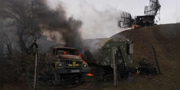 Rusya, Azak Denizi kıyısındaki Mariupol askeri üssünü hedef aldı