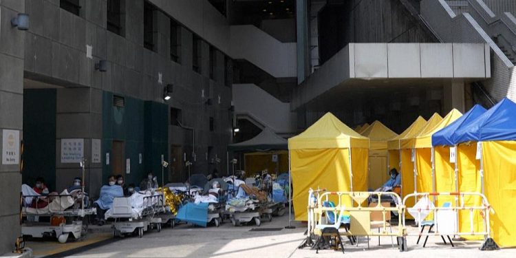 Hong Kong’da salgının başından bu yana en büyük Covid-19 dalgası: Hastanelerin kapasiteleri doldu