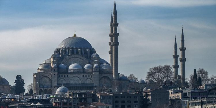 İstanbul’da Süleymaniye Camisi’nin silüeti tartışması: ‘Saygısızlık sınır tanımıyor’