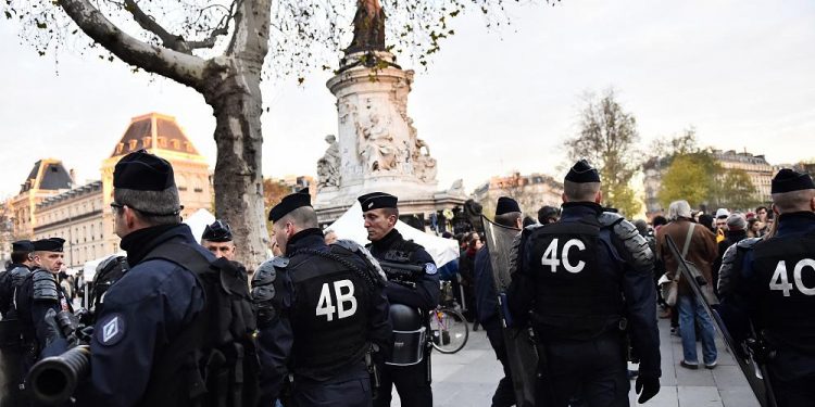 Fransa: Paris Emniyeti, ‘spor müsabakalarında başörtüsü yasağı’ protestosunu iptal etti