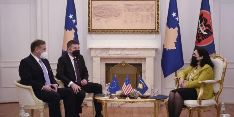 AB ve ABD’den Kosova’ya çağrı: Sırp belediyelere daha fazla özerklik vaadini tutun