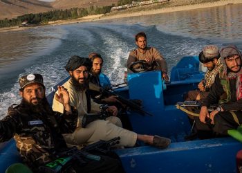 Afganistan: Askeri üniforma ve silahlı Taliban üyelerine lunapark yasağı