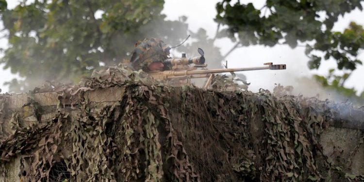 Ukrayna sınırındaki Rus askeri birlikler kışlalarına dönmeye başladı