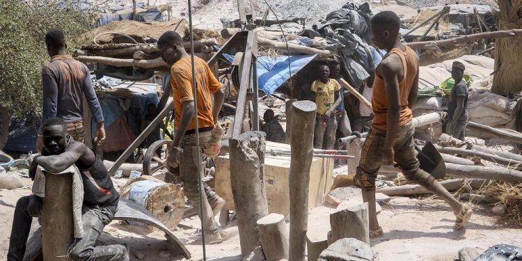 Burkina Faso’da altın madeninde meydana gelen patlamada ölenlerin sayısı 63’e çıktı