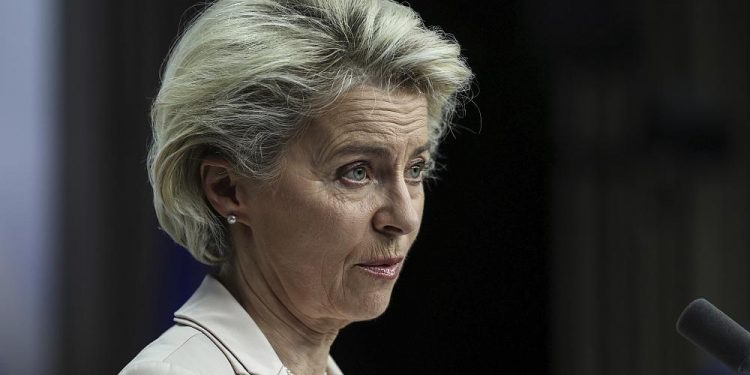 Von der Leyen: Ukrayna’ya saldırması halinde Rusya büyük faturalarla yüzleşir
