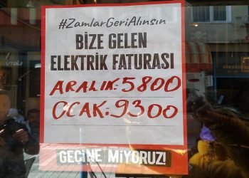 ‘Faturalar psikolojik teröre dönüştü’: Türkiye’de halk elektrik zamlarına tepkili