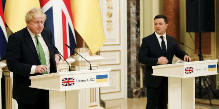 İngiliz Başbakan Johnson kriz noktası Ukrayna’yı ziyaret etti: ‘Sağlam bir müttefikiz’