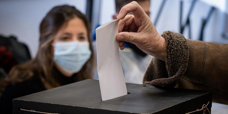 Metropoll’ün ocak ayı araştırması: Kararsız seçmen oranında belirgin düşüş var