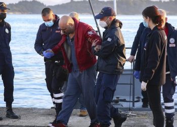 Yunanistan’ın Korfu Adası açıklarında feribot yandı; 280’den fazla kişi tahliye edildi