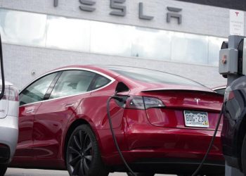 Tesla 817 bin aracı emniyet kemeri sesli uyarı sistemi hatası nedeniyle geri çağıracak