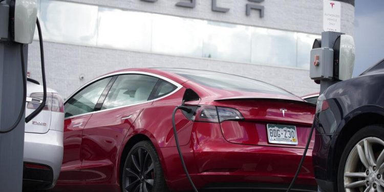 Tesla 817 bin aracı emniyet kemeri sesli uyarı sistemi hatası nedeniyle geri çağıracak