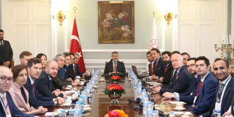 Bakan Nebati Londra’da: Türkiye’de enflasyon, yabancıların kültürel olarak anlamayacağı sebepten yükseliyor!