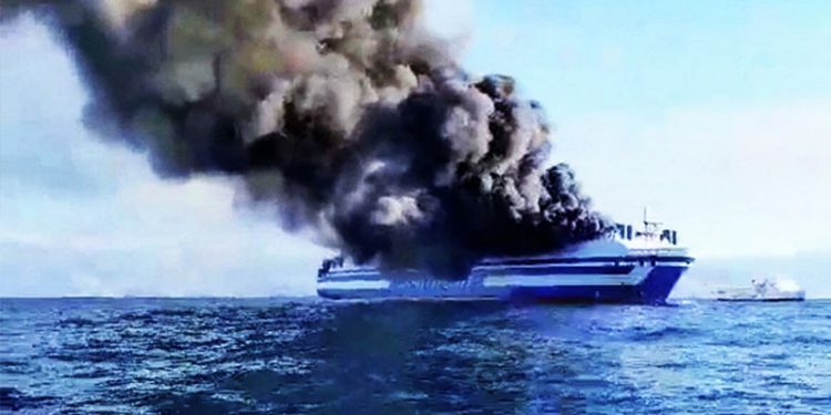 290 kişinin bulunduğu yanan feribotta Türkiye vatandaşları da var
