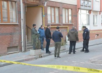 4 aylık hamile kadını bıçaklayarak öldürdü