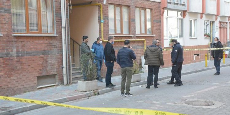 4 aylık hamile kadını bıçaklayarak öldürdü