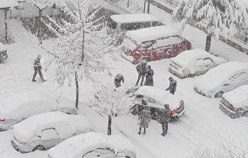 48 saattir elektrik verilemeyen Isparta’da vatandaşlar tepkili: Şehri terk mi edelim?