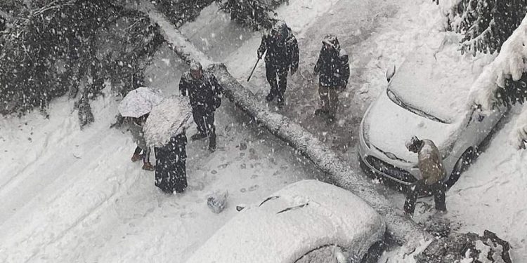 60 saattir elektriklerin kesik olduğu Isparta’da, eğitime 5 gün ara verildi