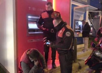 90 bin lira dolandırıldı, 100 bin lira daha yatırması ATM önünde engellendi